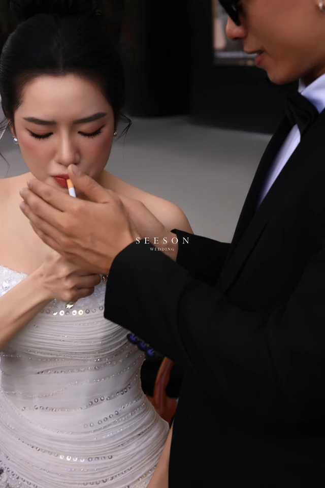 Ảnh cưới Xe cổ trắng & phố cổ tại Đường Đồng Khởi, Quận 1, TP.HCM — Xe Cổ Trắng — Phố Sài Gòn, SeesonWedding (ảnh 11/34)