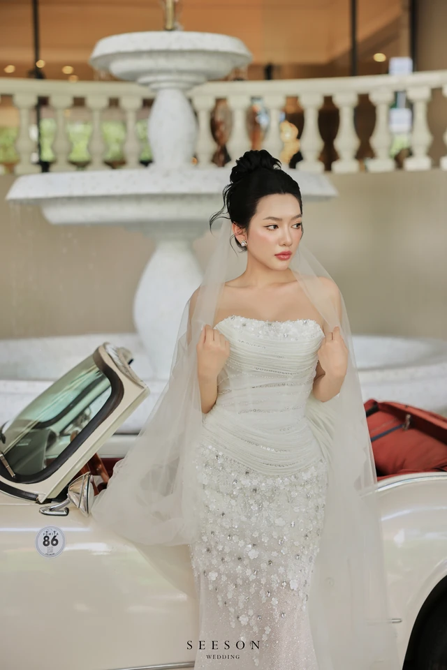 Ảnh cưới Xe cổ trắng & phố cổ tại Đường Đồng Khởi, Quận 1, TP.HCM — Xe Cổ Trắng — Phố Sài Gòn, SeesonWedding (ảnh 34/34)