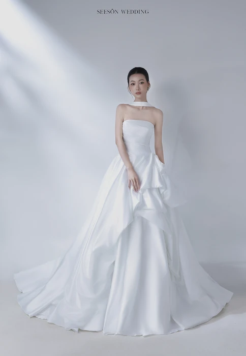 Váy cưới Ruban (LM-04) — Satin · nơ eo lớn · xếp drap — SeesonWedding TP.HCM