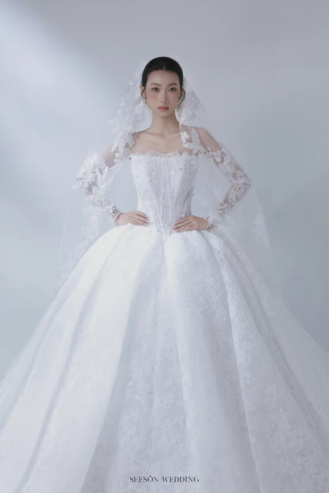 Váy cưới Amarante (LM-13) — Ren hoa 3D · tay dài kết hoa — SeesonWedding TP.HCM