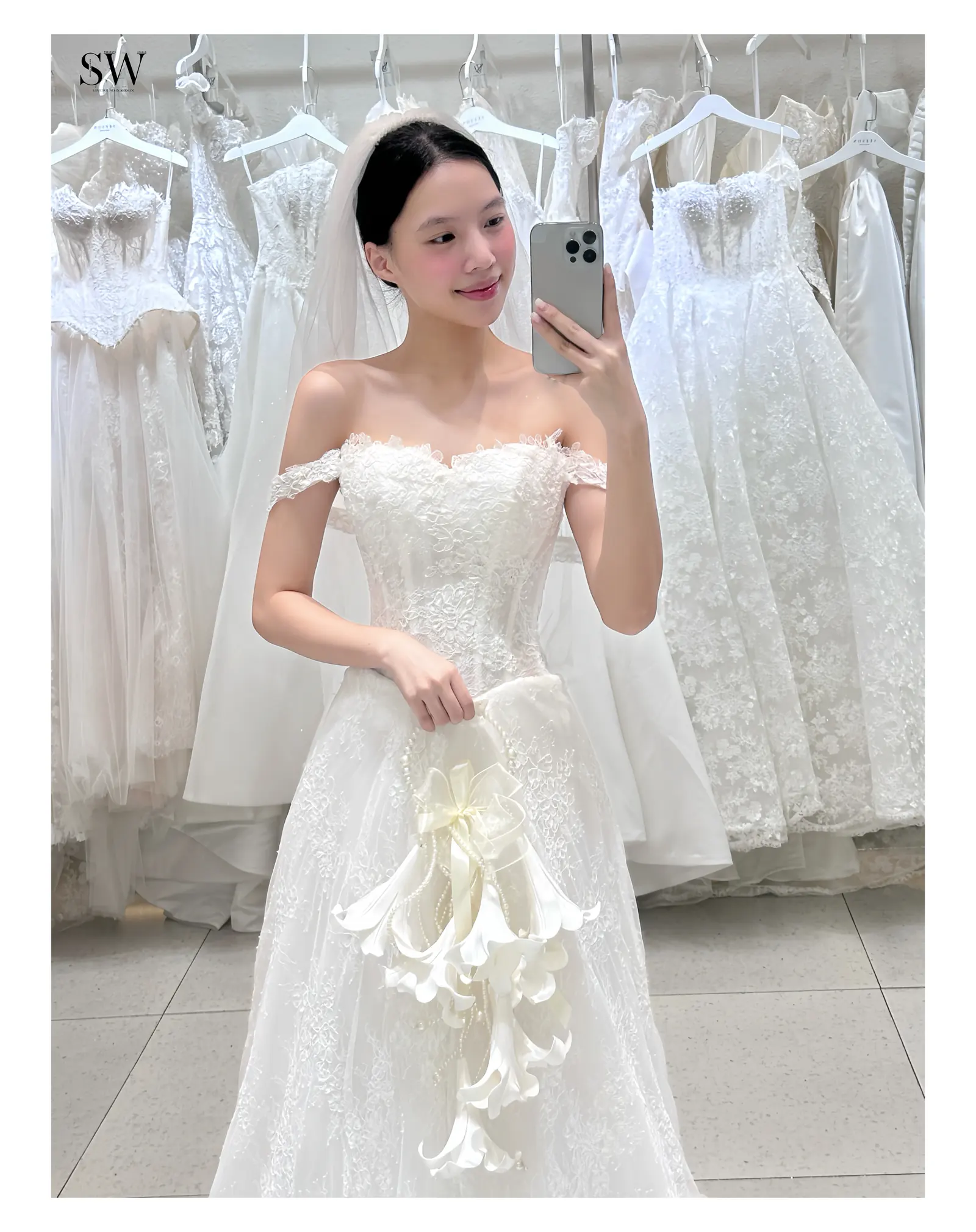 Váy cưới Thương (NH-04) — Ren hoa, tay trễ vai (off-shoulder) — SeesonWedding TP.HCM (ảnh 2/4)