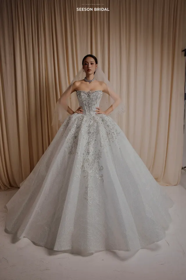 Váy cưới Tuyết SG-05 — Corset đính đá · tùng xoè lấp lánh — SeesonWedding TP.HCM (ảnh 1/3)