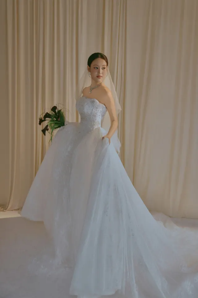 Váy cưới Mây SG-11 — Voan nhiều lớp · đuôi dài — SeesonWedding TP.HCM (ảnh 1/1)