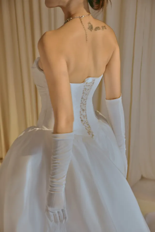 Váy cưới Nguyệt SG-12 — Voan trơn · viền ren chân váy — SeesonWedding TP.HCM (ảnh 3/3)