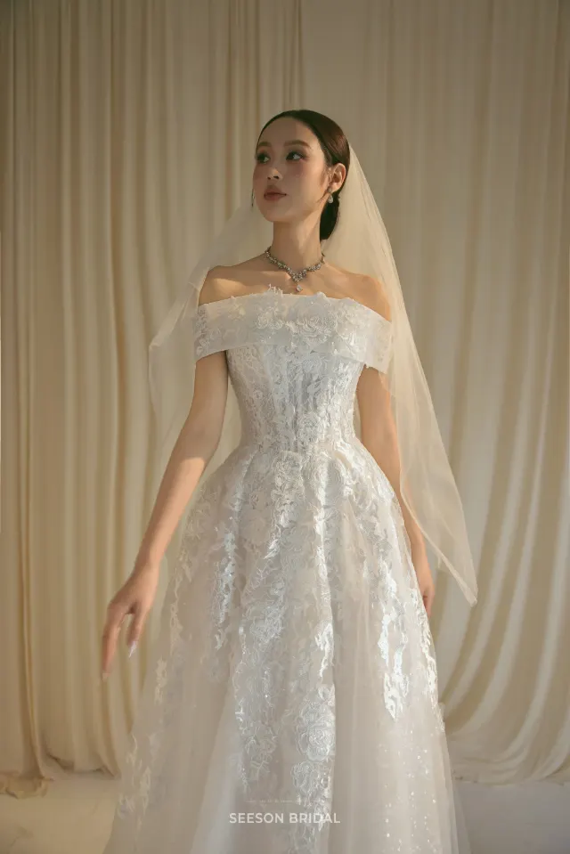 Váy cưới Sớm SG-13 — Trễ vai ren · dáng chữ A — SeesonWedding TP.HCM (ảnh 2/2)