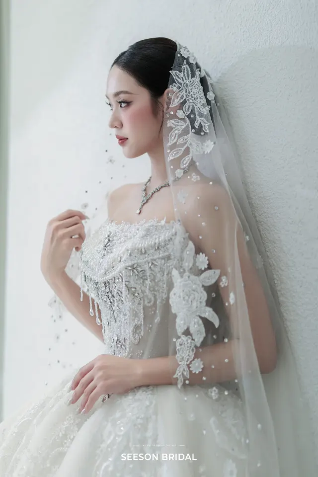 Cận chi tiết ren, đá và voan — bộ sưu tập váy cưới Sương, Seeson Bridal (ảnh 2/7)