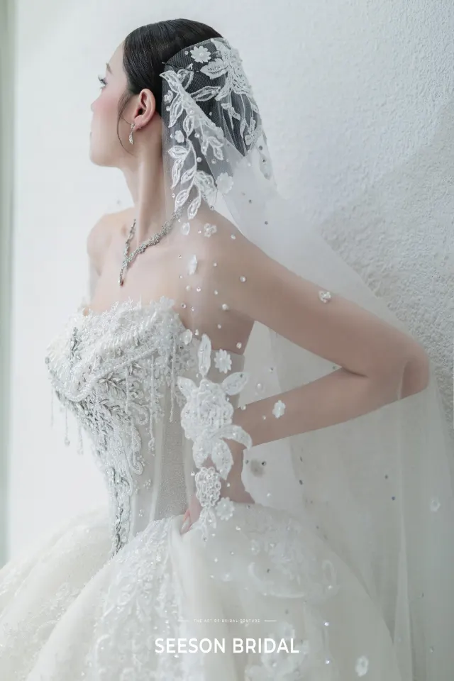Cận chi tiết ren, đá và voan — bộ sưu tập váy cưới Sương, Seeson Bridal (ảnh 4/7)