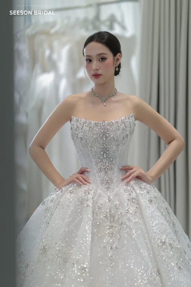Cận chi tiết ren, đá và voan — bộ sưu tập váy cưới Sương, Seeson Bridal (ảnh 5/7)