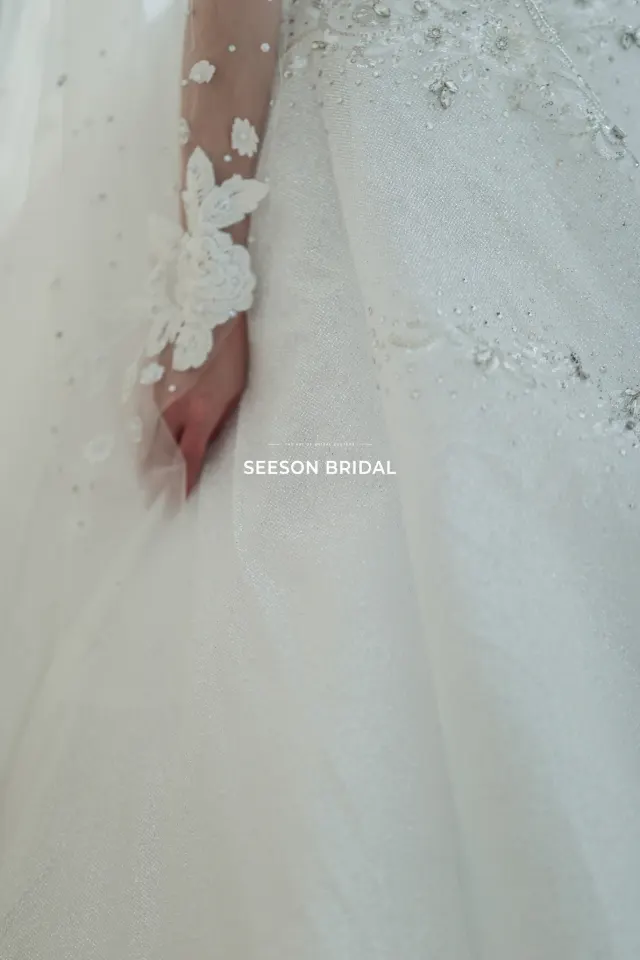 Cận chi tiết ren, đá và voan — bộ sưu tập váy cưới Sương, Seeson Bridal (ảnh 7/7)