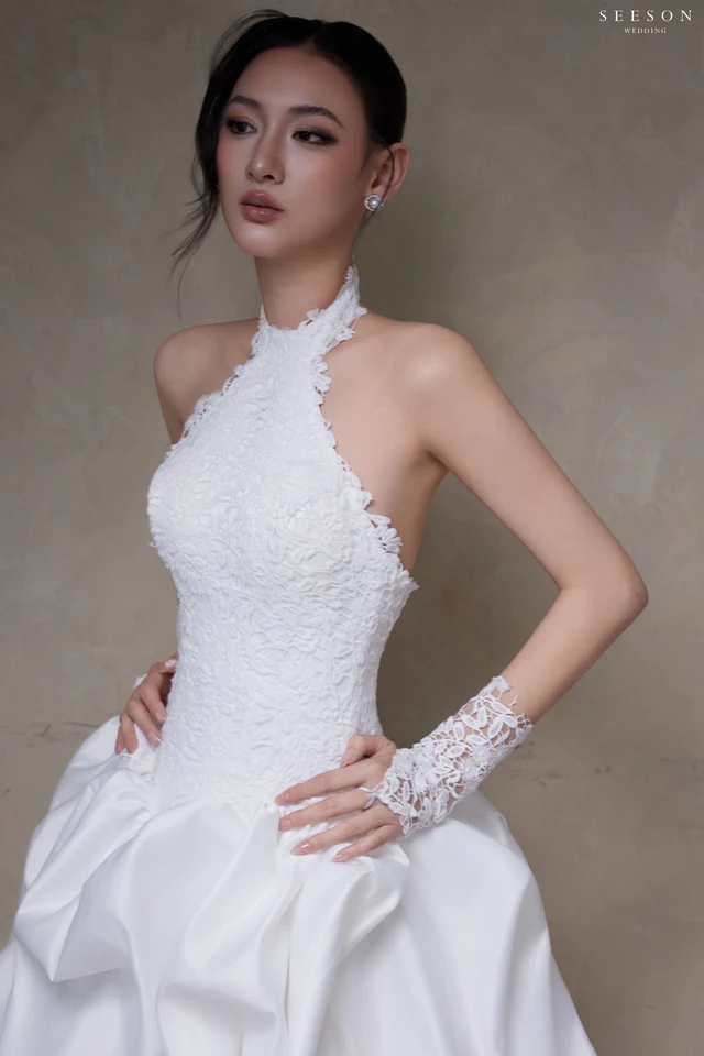 Váy cưới Élise TE-03 — Cổ yếm ren · tùng satin xếp bọng — SeesonWedding TP.HCM (ảnh 4/16)