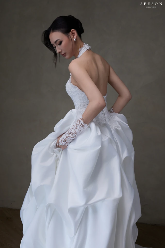 Váy cưới Élise TE-03 — Cổ yếm ren · tùng satin xếp bọng — SeesonWedding TP.HCM (ảnh 6/16)