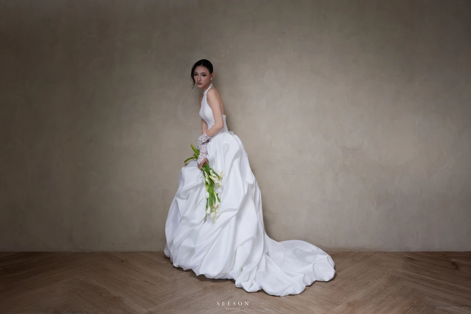 Váy cưới Élise TE-03 — Cổ yếm ren · tùng satin xếp bọng — SeesonWedding TP.HCM (ảnh 13/16)