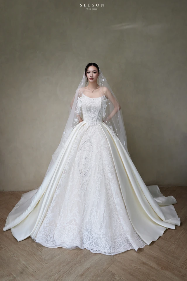 Váy cưới Seraphina TE-04 — Ren đính kết · voan dài phủ đầu — SeesonWedding TP.HCM (ảnh 2/10)