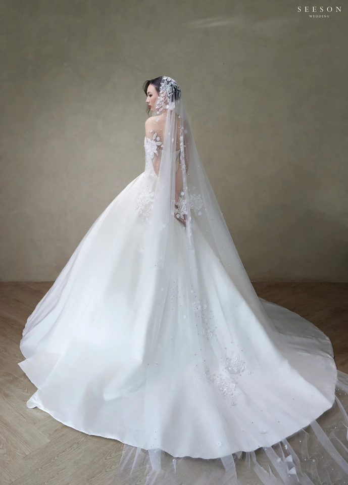 Váy cưới Seraphina TE-04 — Ren đính kết · voan dài phủ đầu — SeesonWedding TP.HCM (ảnh 7/10)
