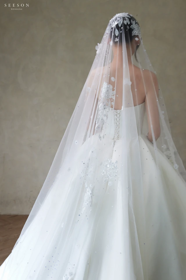 Váy cưới Seraphina TE-04 — Ren đính kết · voan dài phủ đầu — SeesonWedding TP.HCM (ảnh 9/10)