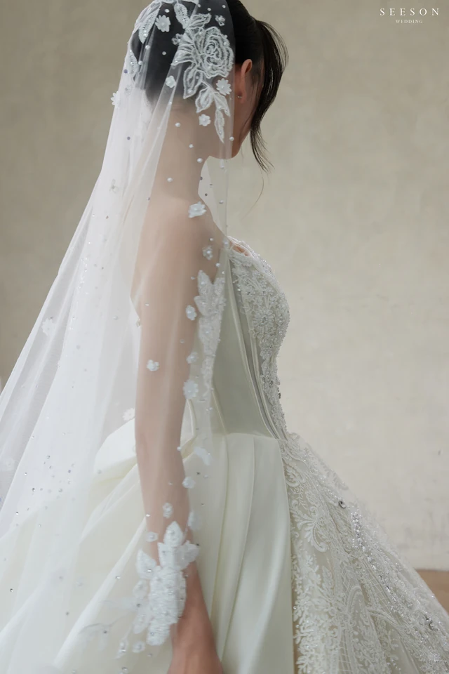 Váy cưới Seraphina TE-04 — Ren đính kết · voan dài phủ đầu — SeesonWedding TP.HCM (ảnh 10/10)