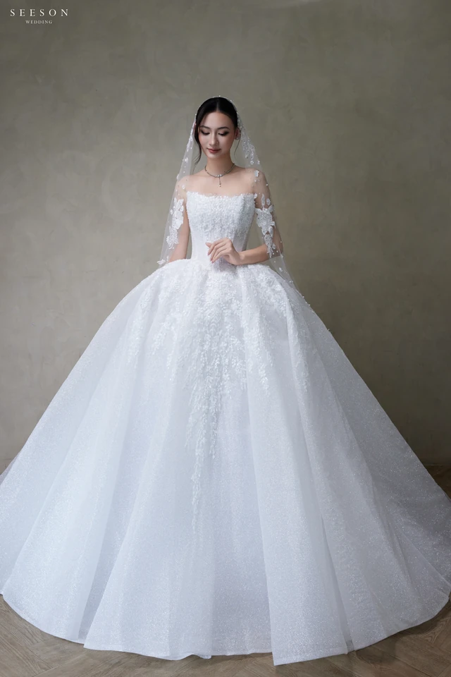 Váy cưới Étoile TE-05 — Tùng kim tuyến · hoa 3D trên voan — SeesonWedding TP.HCM (ảnh 5/9)