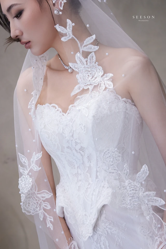 Váy cưới Camélia TE-06 — Đuôi cá ren · voan viền ren hoa — SeesonWedding TP.HCM (ảnh 8/8)