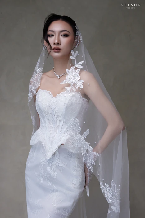 Váy cưới Camélia (TE-06) — Đuôi cá ren · voan viền ren hoa — SeesonWedding TP.HCM